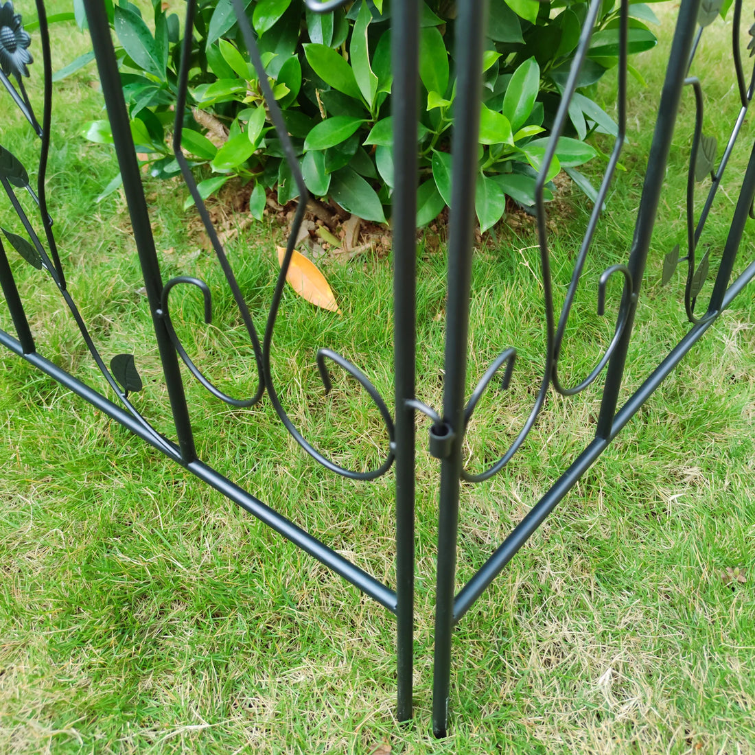 5 PACK Black Coated Steel Decorative Garden Fence